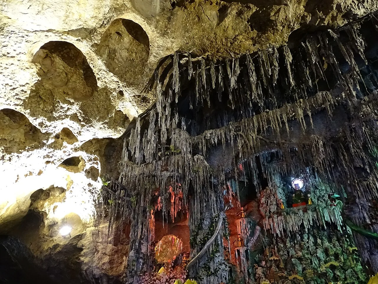 Thien Duong (Paradise) Cave