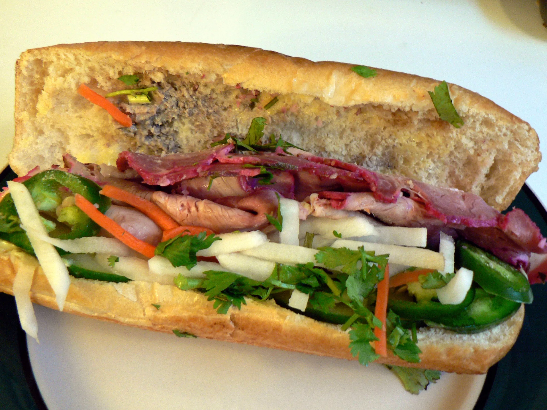 Bánh mì Việt Nam — chiếc sandwich đặc trưng pha trộn văn hóa Pháp và Việt