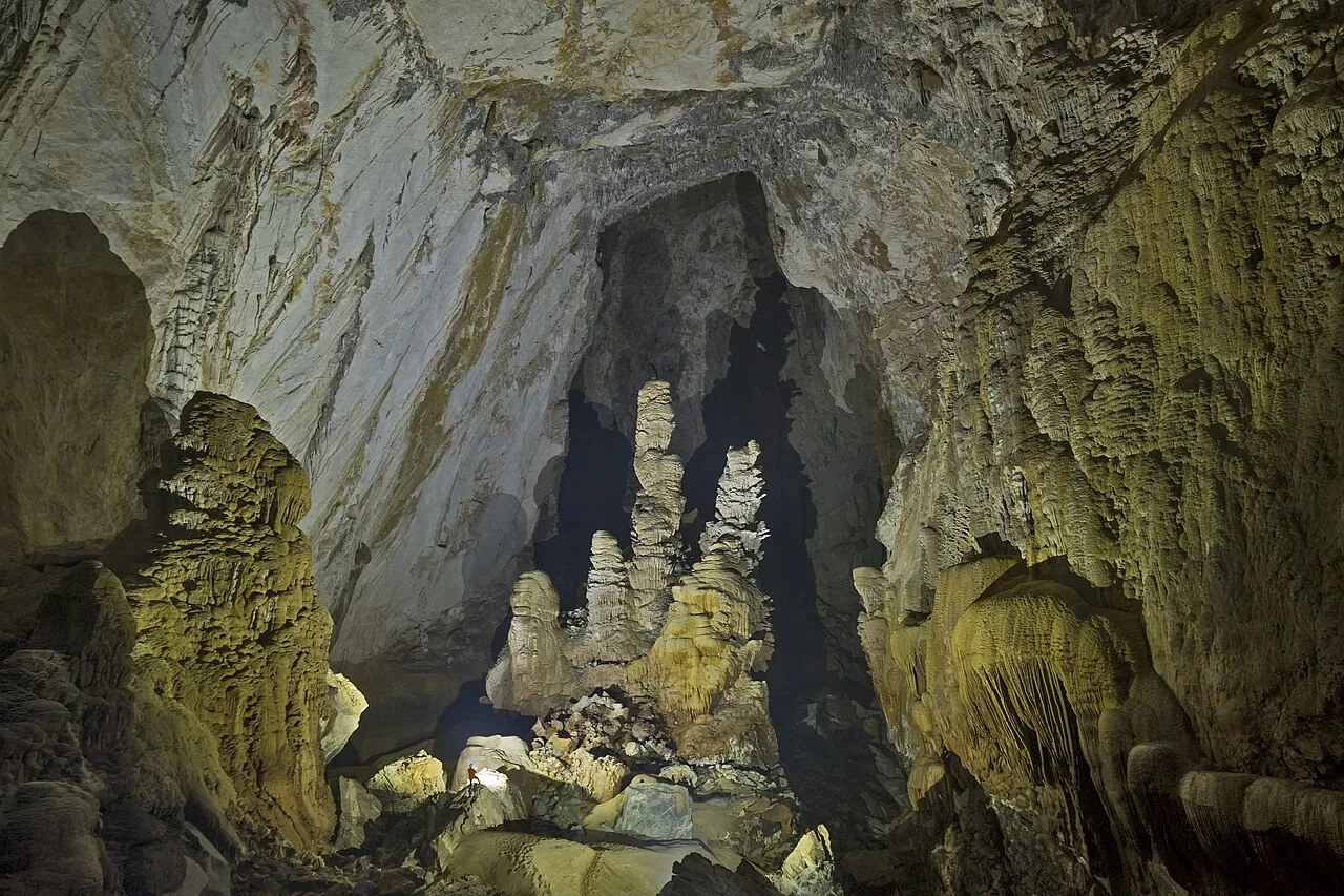The otherworldly interior of Son Doong — world's largest cave