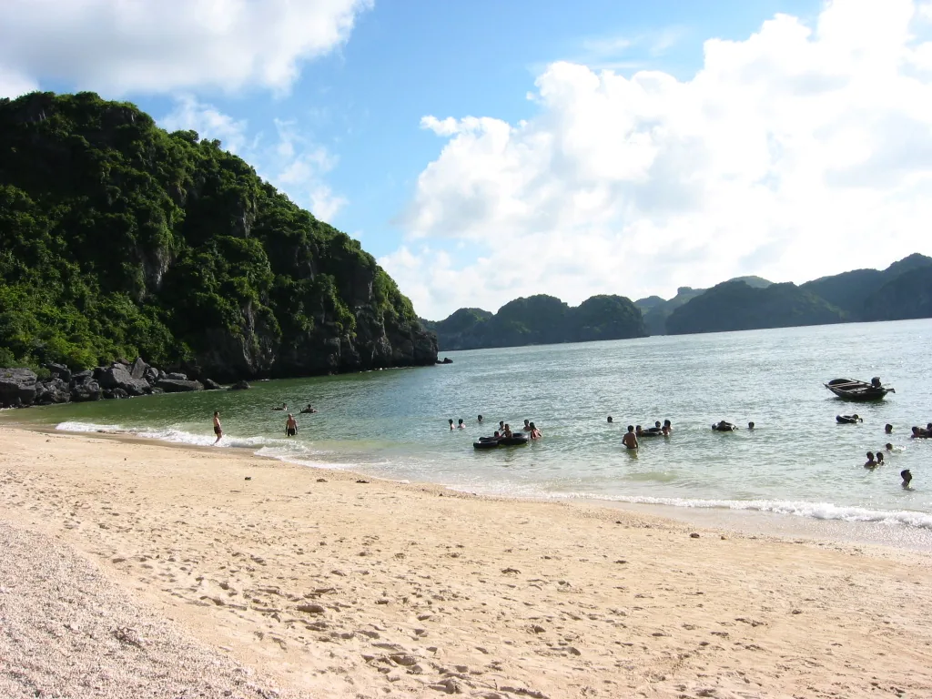 Ha Long Bay vs Lan Ha Bay: Which Should You Visit?