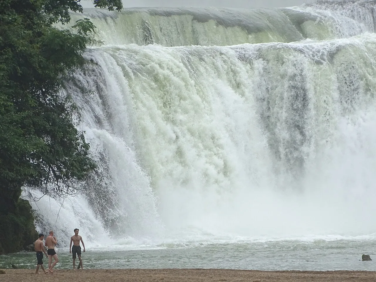 The magnificent Ban Gioc Waterfall straddling the Vietnamese-Chinese border