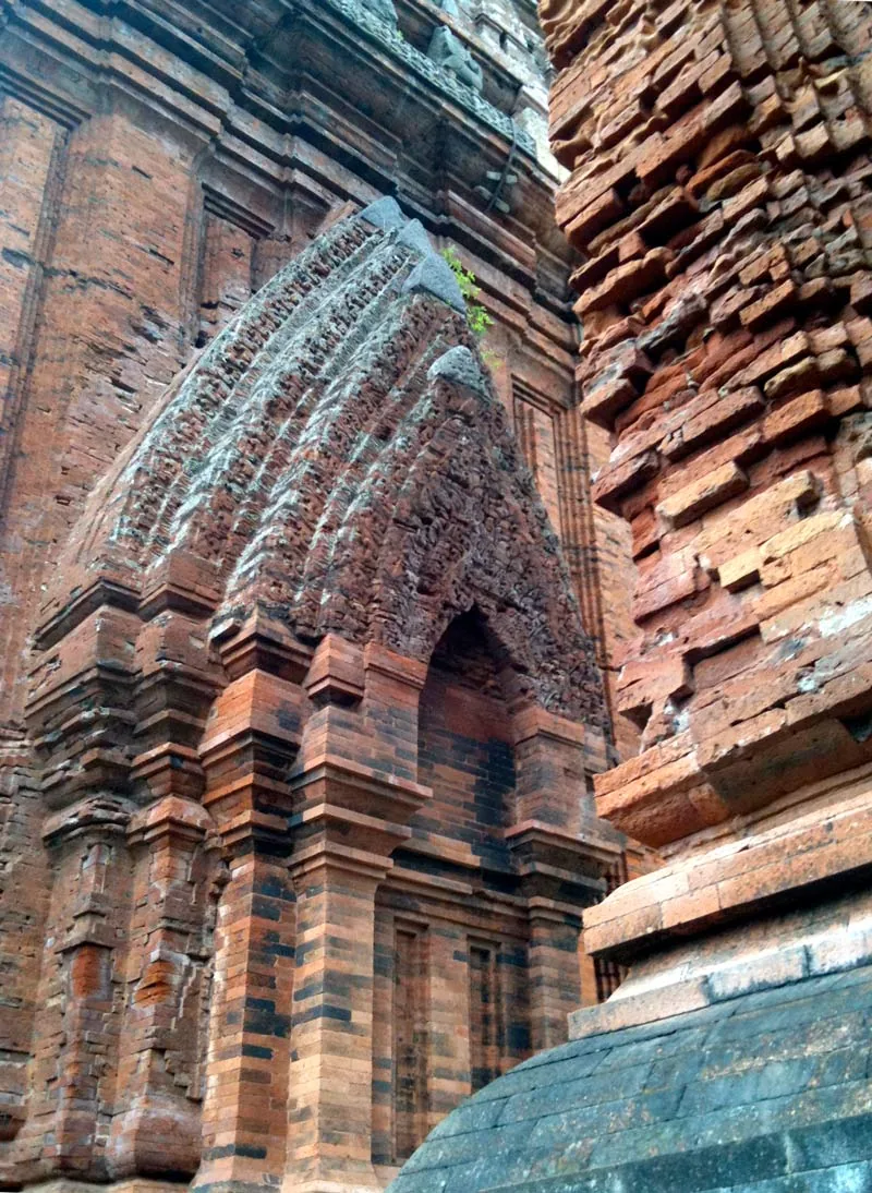 Vietnam Cham tower Quy Nhon — di sản văn hóa Chăm Pa dọc theo bờ biển miền Trung