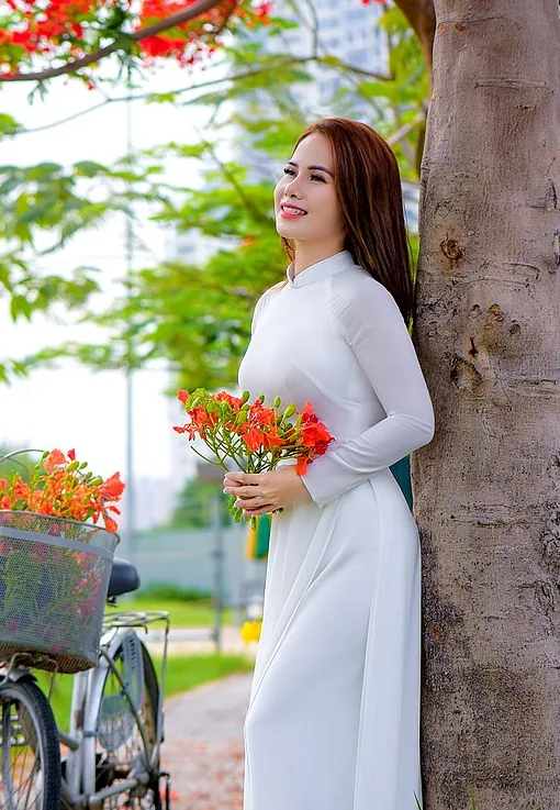 Woman wearing a traditional Vietnamese ao dai