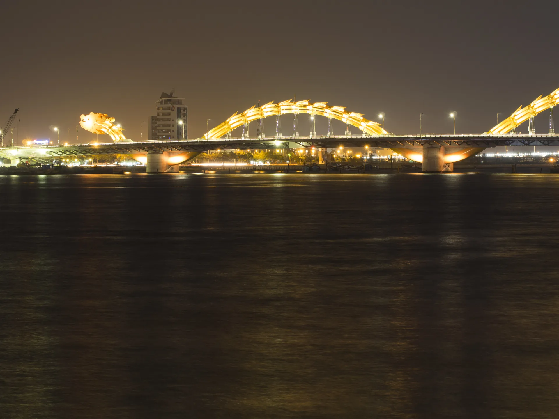 Da Nang bridge dragon Vietnam night — thành phố cầu nối giữa Hà Nội và TP.HCM