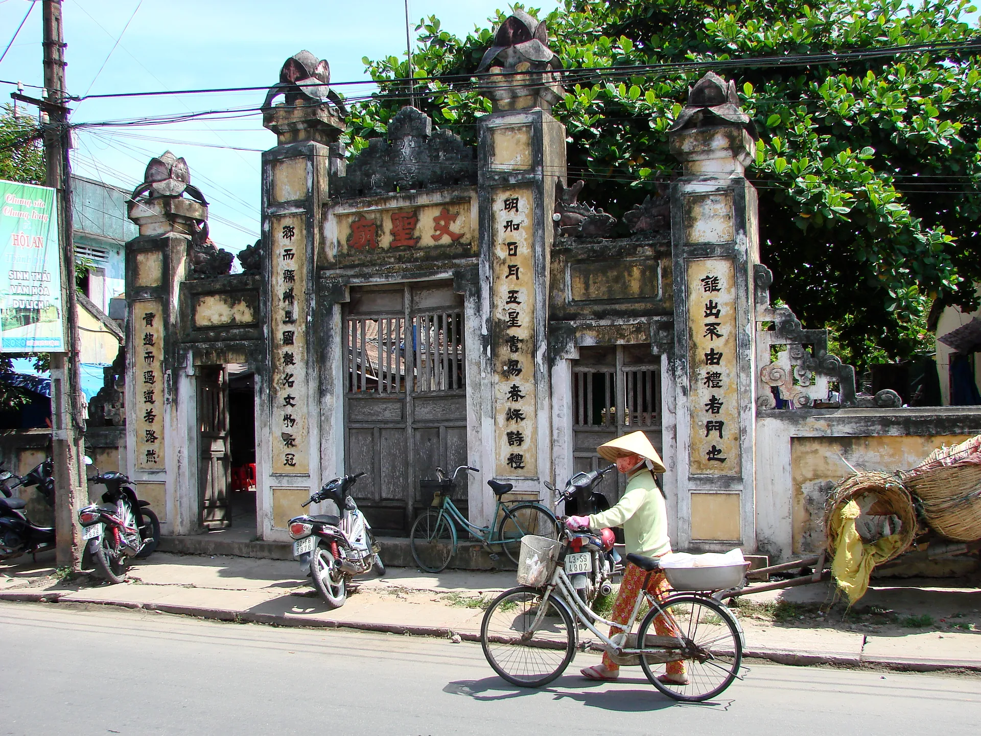 Hội An street scene with traditional shopfronts — the tailoring district sits within the UNESCO-listed Ancient Town