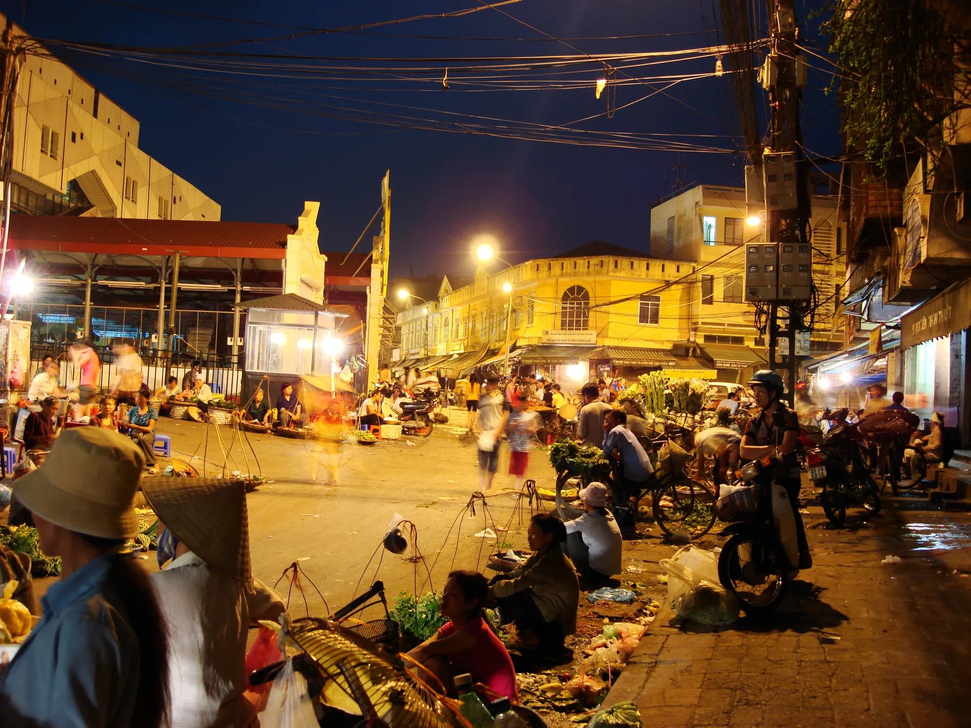 Hanoi street food market night Vietnam — the Old Quarter's night market and surrounding streets come alive after dark with food stalls and vendors