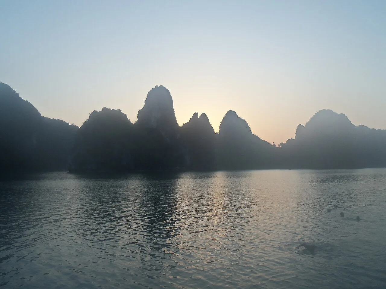 Bai Tu Long Bay