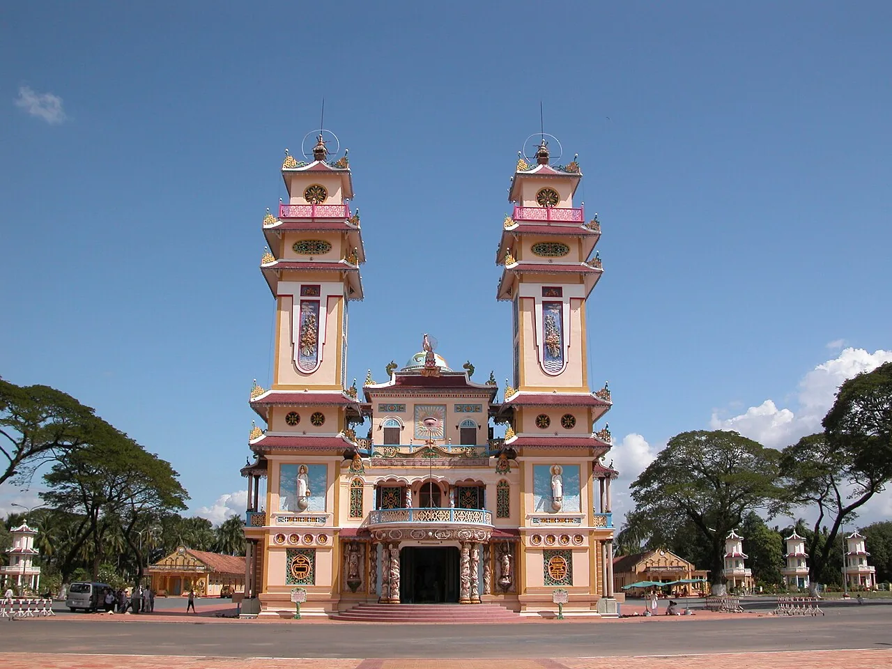 Tay Ninh & Cao Dai Temple