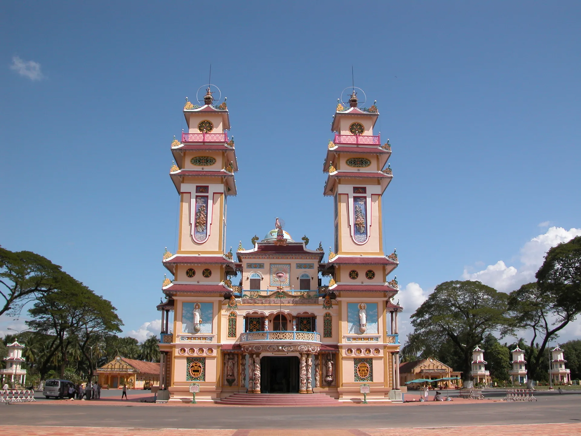 Cao Dai Temple